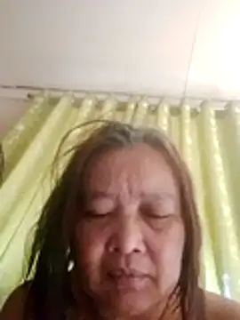 Snapshot of jeanyummytits chatting on May 20, 2026, 5:57 am jeanyummytits online show from May 20, 2026, 5:57 am