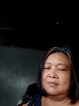 Snapshot of jeanyummytits chatting on May 23, 2026, 9:41 pm jeanyummytits online show from May 23, 2026, 9:41 pm