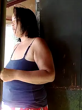 jeanyummytits online show from July 3, 2026, 11:11 pm