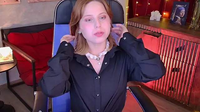 VivienneHebert online show from June 25, 2026, 12:53 pm