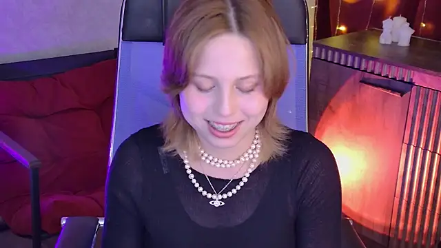 VivienneHebert online show from June 26, 2026, 12:42 pm