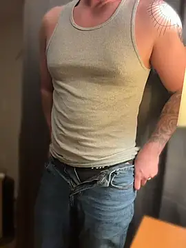 BottomFeederElite online show from April 15, 2026, 11:27 pm