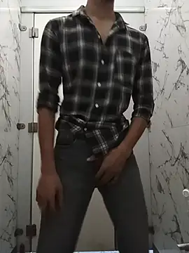 itsmemadhu2019 online show from June 7, 2026, 2:43 pm