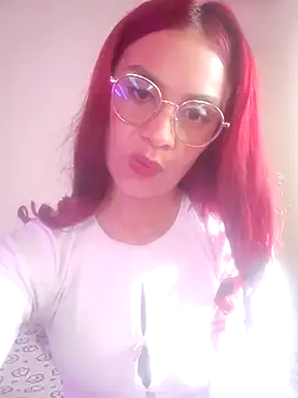 Snapshot of tinny_emiily chatting on April 22, 2026, 1:34 pm tinny emiily online show from April 22, 2026, 1:34 pm