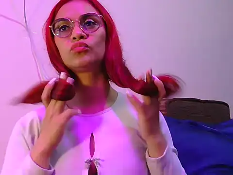 Snapshot of tinny_emiily chatting on April 29, 2026, 1:32 am tinny emiily online show from April 29, 2026, 1:32 am