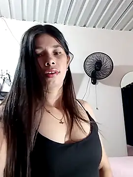 Snapshot of Sexy-Violet-20 chatting on May 3, 2026, 12:33 pm Sexy-Violet-20 online show from May 3, 2026, 12:33 pm