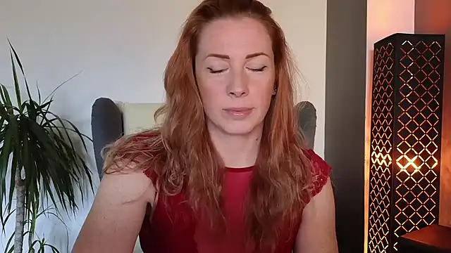 Snapshot of Sharon_Red chatting on October 21, 2025, 9:32 am Sharon Red online show from October 21, 2025, 9:32 am