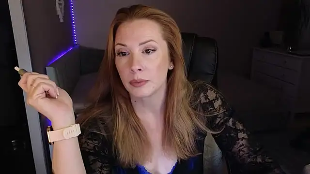 Snapshot of Sharon_Red chatting on December 18, 2025, 4:46 pm Sharon Red online show from December 18, 2025, 4:46 pm