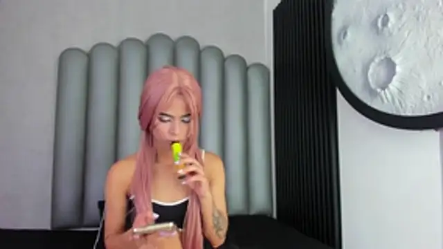 Snapshot of luna-bella_ chatting on May 13, 2026, 3:26 am luna-bella online show from May 13, 2026, 3:26 am