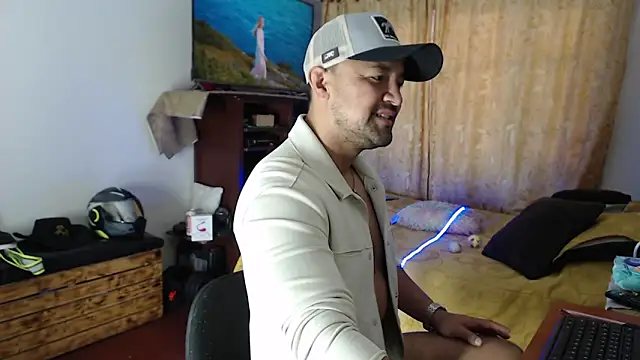 AlejoMoretti online show from May 14, 2026, 12:34 pm