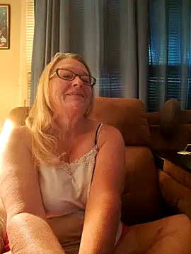Snapshot of RavensLove chatting on May 11, 2026, 12:00 pm RavensLove online show from May 11, 2026, 12:00 pm