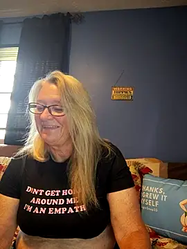 Snapshot of RavensLove chatting on May 15, 2026, 4:03 pm RavensLove online show from May 15, 2026, 4:03 pm