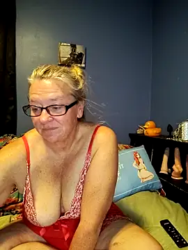 Snapshot of RavensLove chatting on May 20, 2026, 12:28 am RavensLove online show from May 20, 2026, 12:28 am