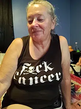 Snapshot of RavensLove chatting on May 26, 2026, 11:45 pm RavensLove online show from May 26, 2026, 11:45 pm