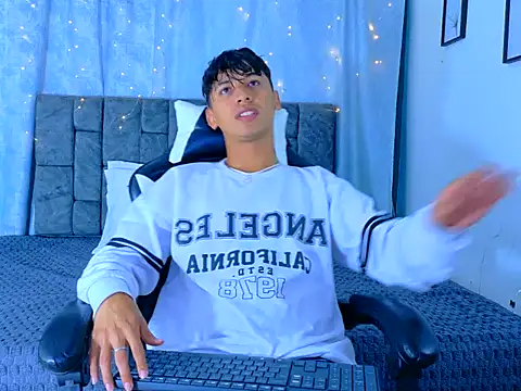 IhanKing online show from April 26, 2026, 7:33 pm