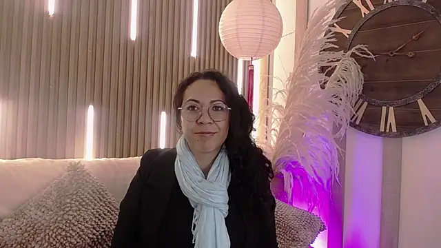Snapshot of Velvet_Curly chatting on May 12, 2026, 12:35 pm Velvet Curly online show from May 12, 2026, 12:35 pm