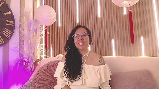 Snapshot of Velvet_Curly chatting on May 14, 2026, 12:23 pm Velvet Curly online show from May 14, 2026, 12:23 pm