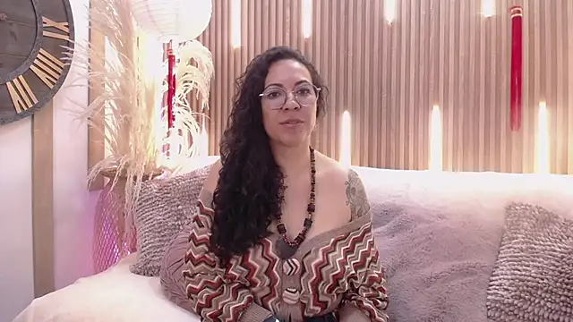 Snapshot of Velvet_Curly chatting on May 15, 2026, 12:45 pm Velvet Curly online show from May 15, 2026, 12:45 pm