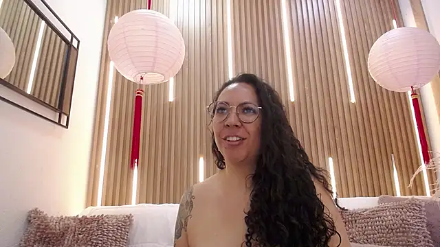 Snapshot of Velvet_Curly chatting on May 28, 2026, 12:35 pm Velvet Curly online show from May 28, 2026, 12:35 pm
