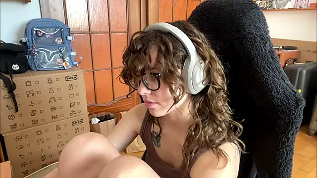 PillowPeachX online show from May 3, 2026, 8:53 am