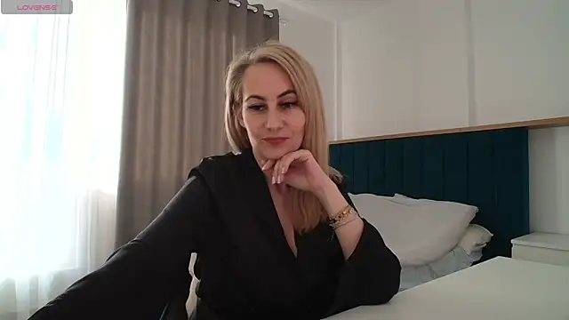 AdellynRose online show from May 19, 2026, 4:24 pm