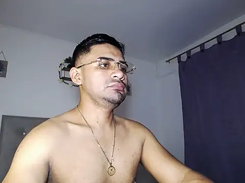 Snapshot of zeussexyhot chatting on May 21, 2026, 5:58 am zeussexyhot online show from May 21, 2026, 5:58 am
