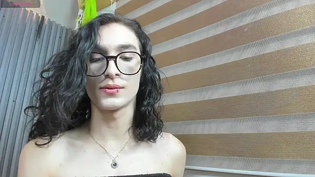 Snapshot of Shammy_rosse chatting on June 1, 2026, 7:37 pm Shammy rosse online show from June 1, 2026, 7:37 pm