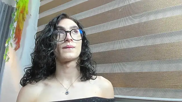 Snapshot of Shammy_rosse chatting on June 9, 2026, 8:20 pm Shammy rosse online show from June 9, 2026, 8:20 pm