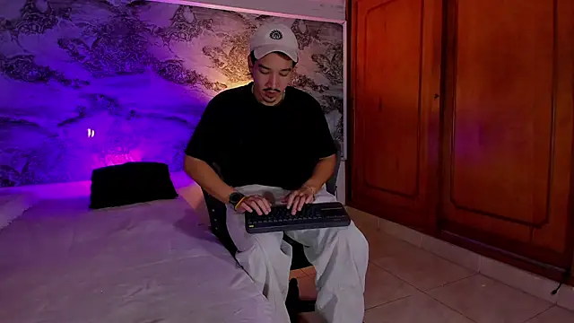 Iam OttoAndrew online show from May 27, 2026, 4:53 am