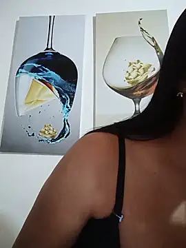 Silvana2927 online show from May 13, 2026, 5:05 am