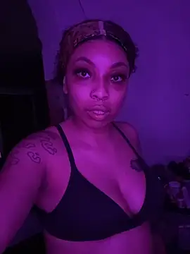 Snapshot of phatpussycat6967 chatting on April 15, 2026, 10:10 pm phatpussycat6967 online show from April 15, 2026, 10:10 pm