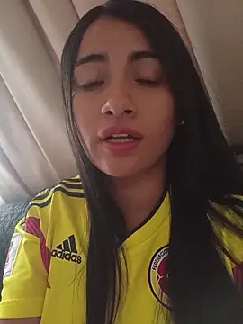 Snapshot of DaniellaGiraldo chatting on June 17, 2026, 2:29 pm DaniellaGiraldo online show from June 17, 2026, 2:29 pm