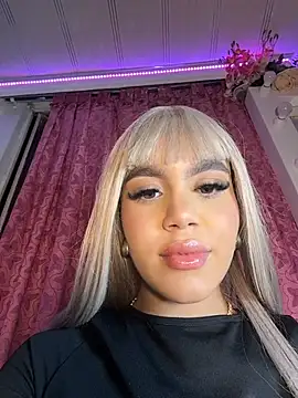Snapshot of Tyra_malkovaa chatting on May 6, 2026, 3:57 am Tyra malkovaa online show from May 6, 2026, 3:57 am