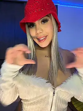 Snapshot of Tyra_malkovaa chatting on May 27, 2026, 5:04 am Tyra malkovaa online show from May 27, 2026, 5:04 am