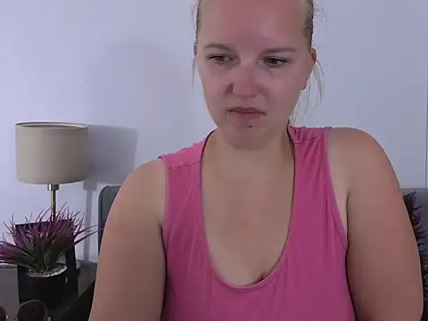 Snapshot of RoseTeacherX chatting on July 8, 2026, 7:35 am RoseTeacherX online show from July 8, 2026, 7:35 am