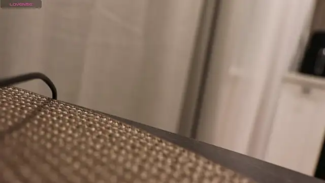 ellyellow online show from April 16, 2026, 8:53 pm