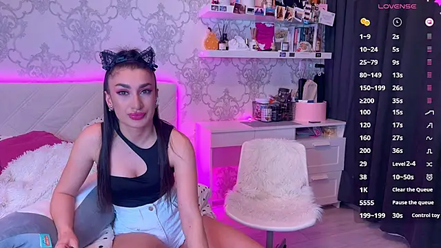 Snapshot of MyNaomi chatting on April 19, 2026, 6:10 pm MyNaomi online show from April 19, 2026, 6:10 pm