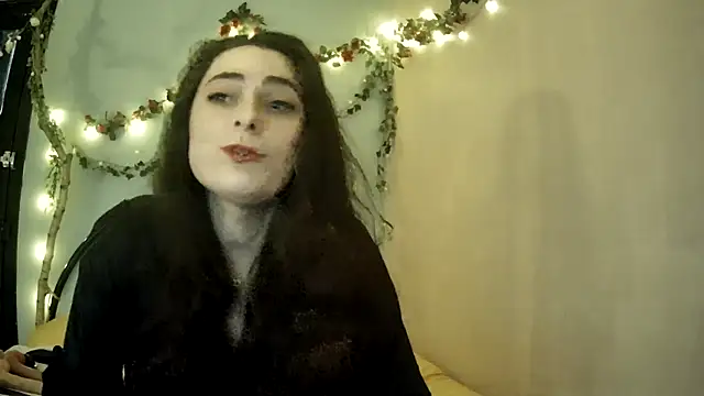 missclochette online show from April 21, 2026, 12:00 pm