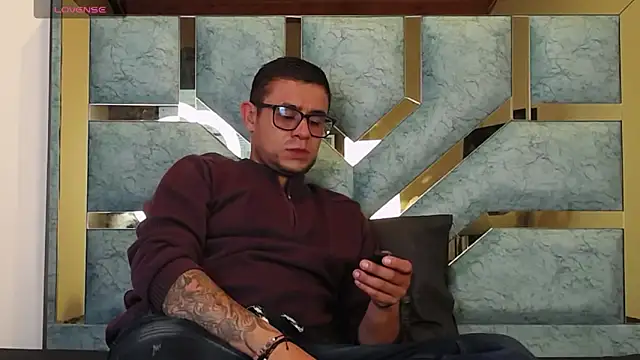 Snapshot of Nickk_21_ chatting on May 15, 2026, 1:29 pm Nickk 21 online show from May 15, 2026, 1:29 pm