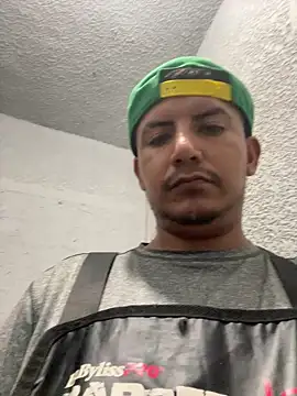 Snapshot of Alcantar01 chatting on May 30, 2026, 9:34 pm Alcantar01 online show from May 30, 2026, 9:34 pm