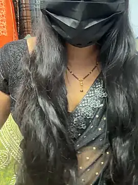 sweetylove01 online show from April 23, 2026, 6:10 pm