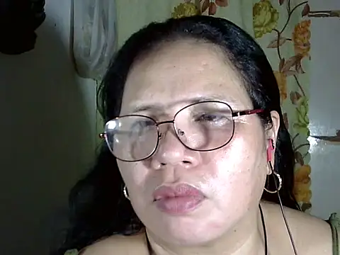 Snapshot of HottyCurlyPeanut chatting on May 10, 2026, 5:12 am HottyCurlyPeanut online show from May 10, 2026, 5:12 am