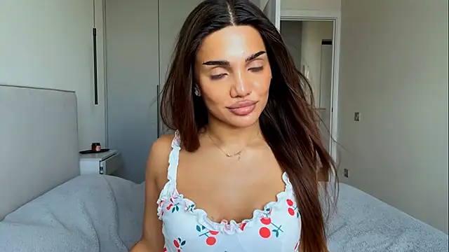 MelindaReny online show from May 28, 2026, 9:06 am