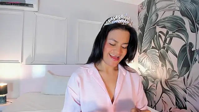 Marilyn Mulata online show from July 8, 2026, 2:43 pm