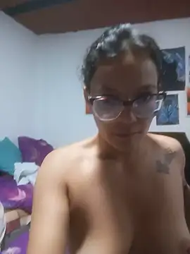 LunaArias online show from June 21, 2026, 4:42 pm