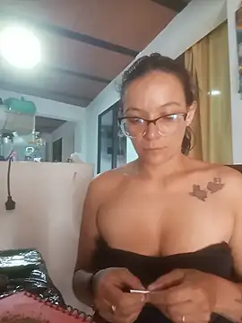 LunaArias online show from July 3, 2026, 3:29 pm
