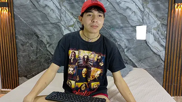 Snapshot of NoahWalker__ chatting on May 5, 2026, 11:07 am NoahWalker online show from May 5, 2026, 11:07 am