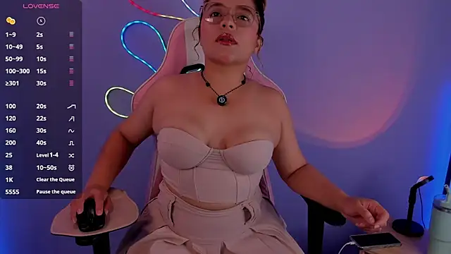 RenataJones11 online show from May 16, 2026, 2:16 pm