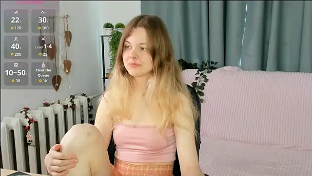 Glitch Doll online show from May 31, 2026, 5:48 am