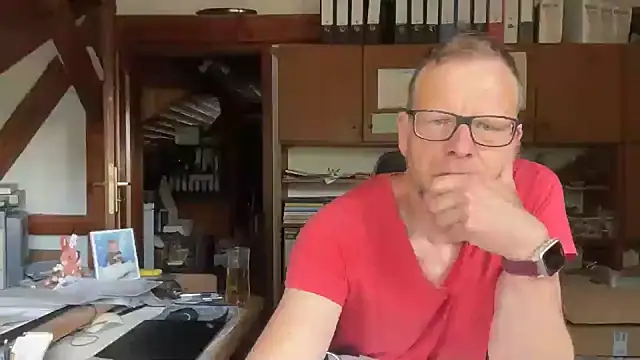 Snapshot of o_florian_o1 chatting on May 6, 2026, 8:30 am o florian o1 online show from May 6, 2026, 8:30 am
